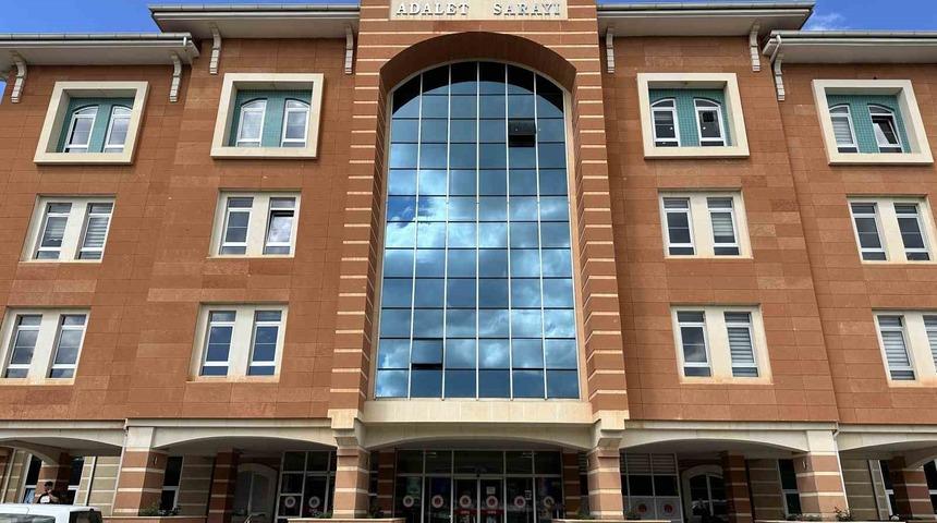 Yatağın altındaki uyuşturucuyla yakalanan sanığın yargılanmasına devam edildi