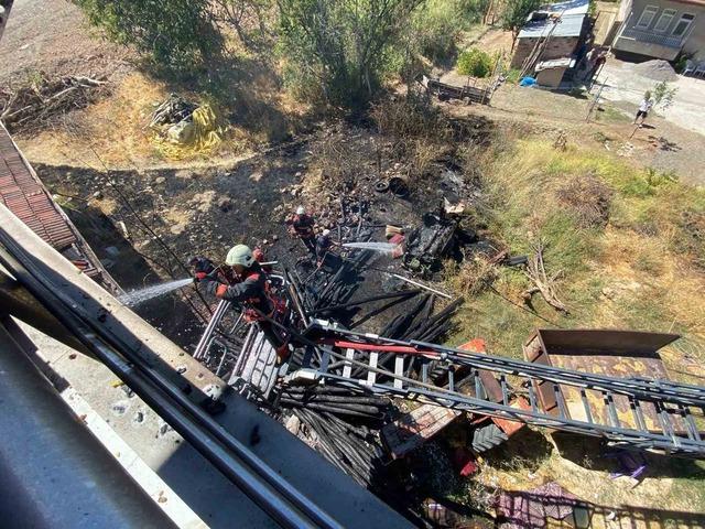 Malatya da apartmanda yangın: Ekipler hızla müdahale etti 1