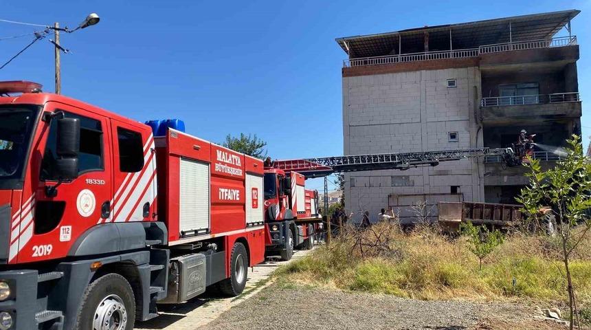 Malatya'da apartmanda yangın: Ekipler hızla müdahale etti