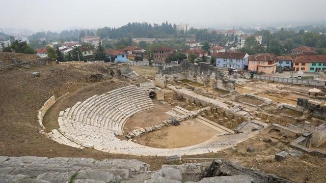 Antik Tiyatro aslına dönecek kazı alanı genişleyecek