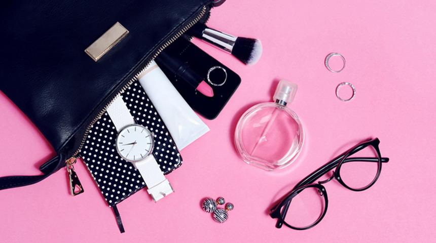 Her kadının çantasında olması gereken 7 kurtarıcı ürün! Çantamda neler var?