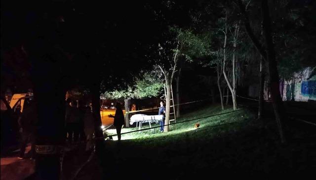 Ümraniye de korkunç olay! Ağaçta asılı halde cansız bedeni bulundu 1