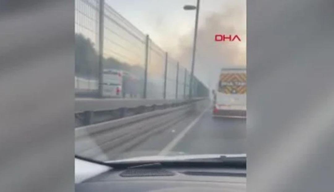 Bayrampaşa da metrobüs yangını! Dumanlar yükseldi 1