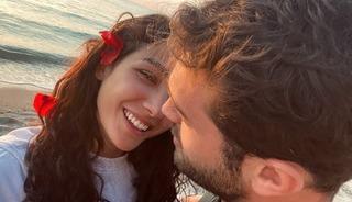 Aşka geldi! Romantik kareler g&uuml;ndemde