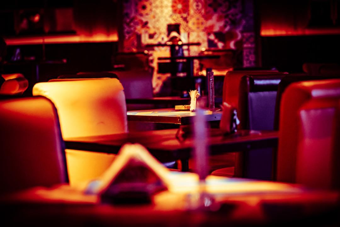 İş vaadiyle kandırıp mide bulandıran  tuvalet  partisine götürdüler! O anları kameraya aldıkları için ekstra para verdiler 3