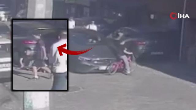 Çocuklar küçük kavga büyük... Bisikletini vermeyince 'bıçaklamakla' tehdit ettiler yetmedi araba çarpan çocuğu tekme tokat dövdüler