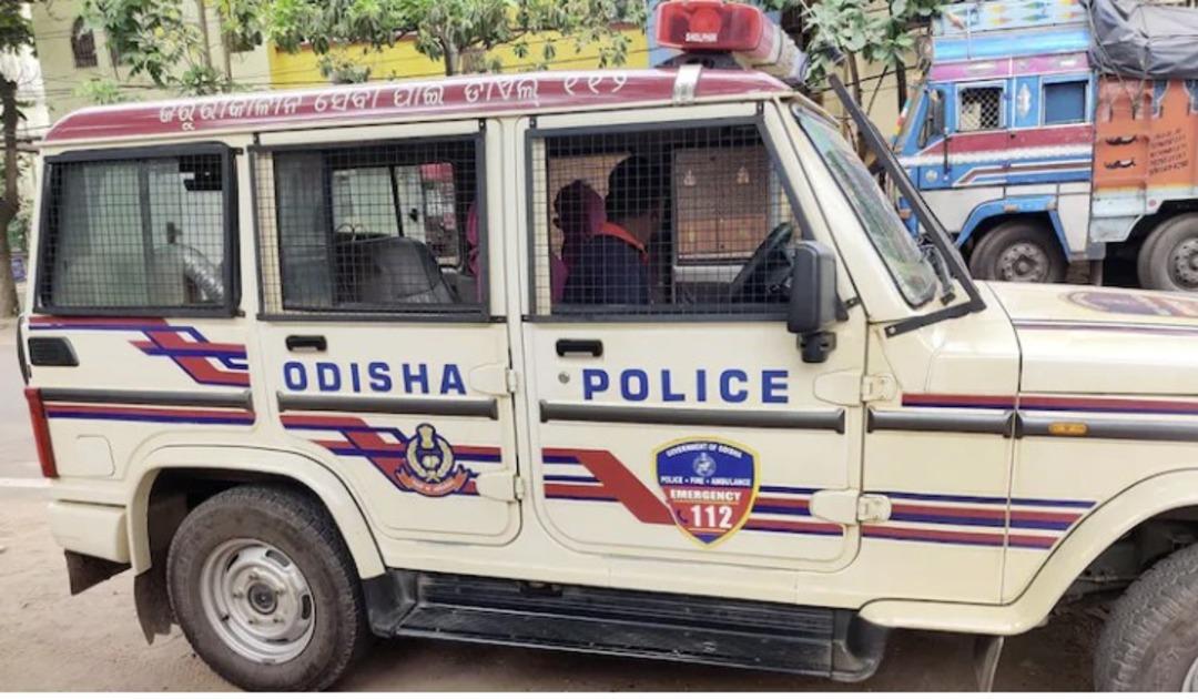 19 yaşındaki genç kız erkek arkadaşının önünde toplu tecavüze uğradı! 1