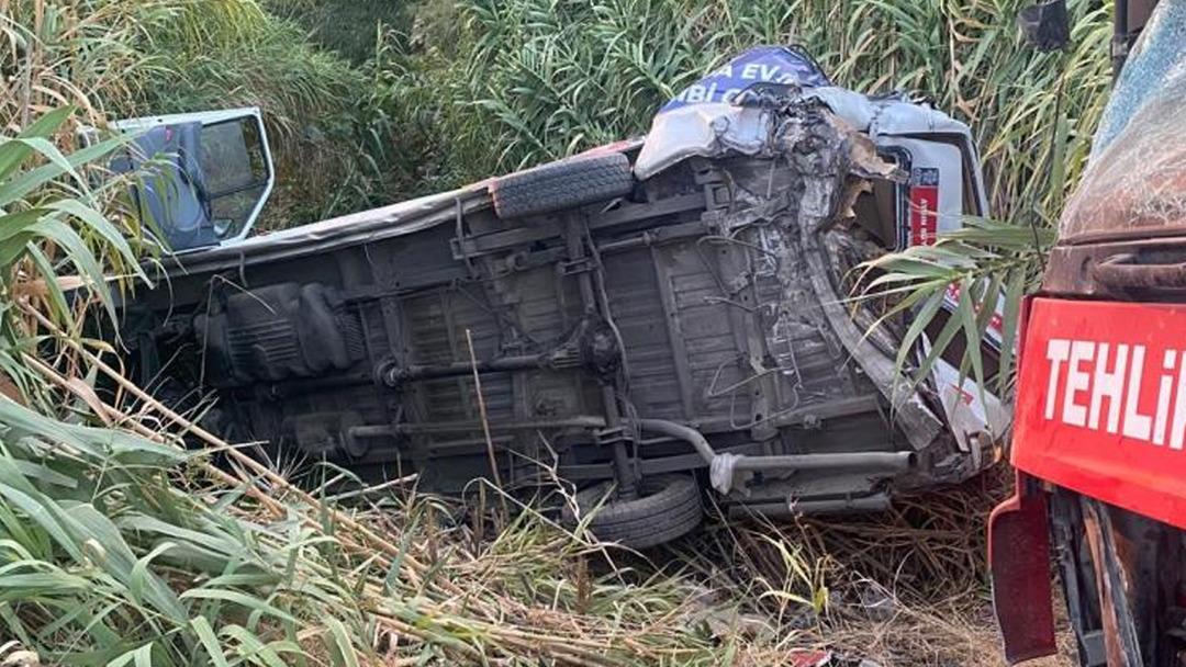 Korkutan kaza! Akaryakıt tankeri ile minibüs çarpıştı... Yaralılar var 1