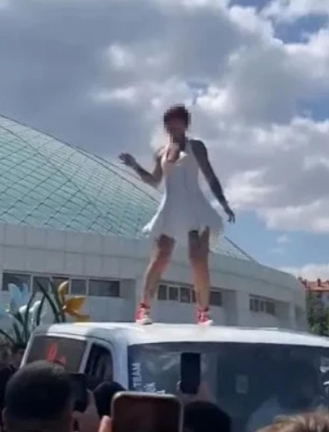 Yer: Isparta! Arabanın üstüne çıkıp dans etti... Valilik ten açıklama geldi 1