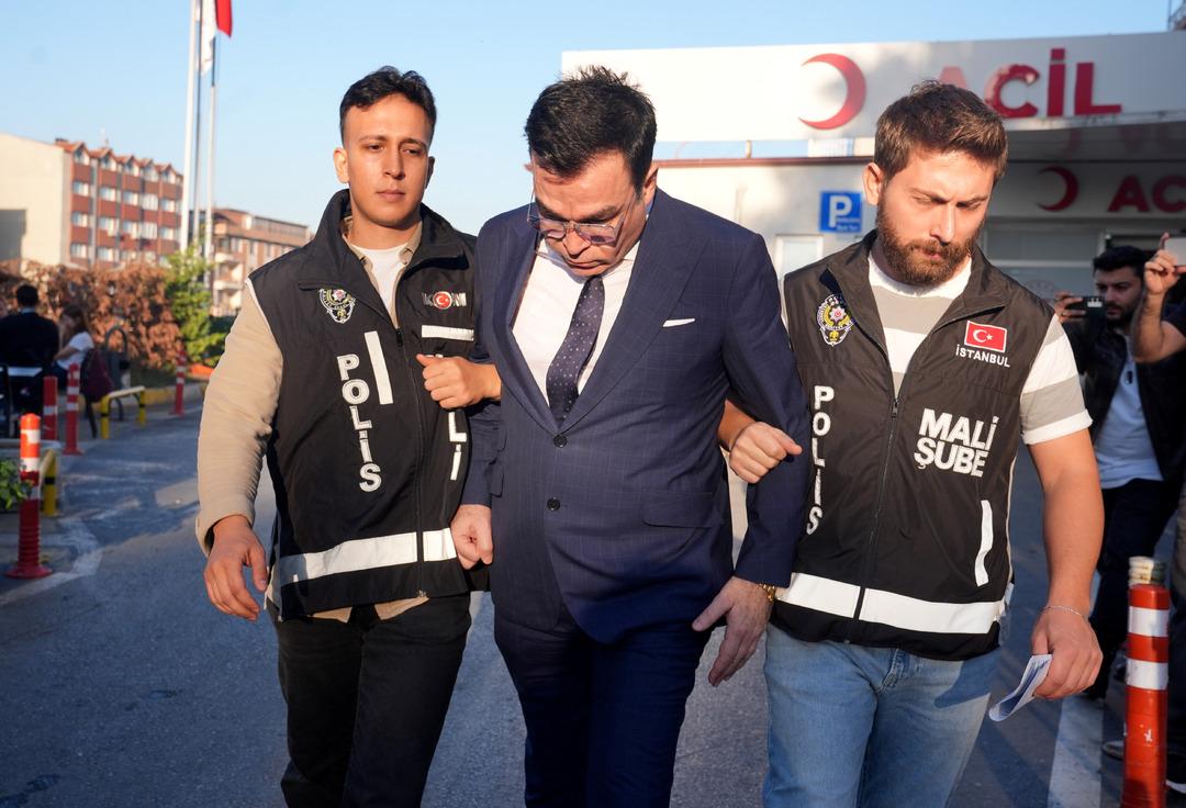 Perde arkasından "uygunsuz görüntüler" çıktı! Borsada manipülasyon soruşturmasında  şantaj  iddiası: "Bu kızdan hala kurtulamıyorum" 1