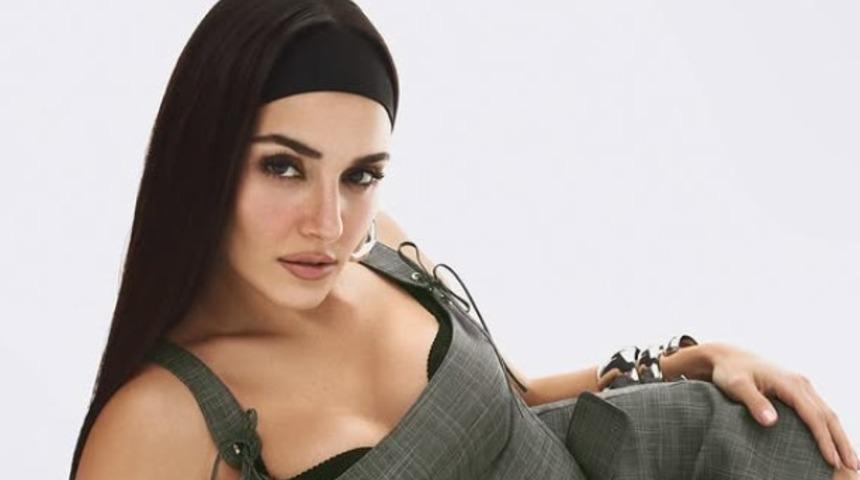 Hande Erçel başörtülü karelerle sosyal medyada TT oldu! Herkes aynı yorumu yaptı