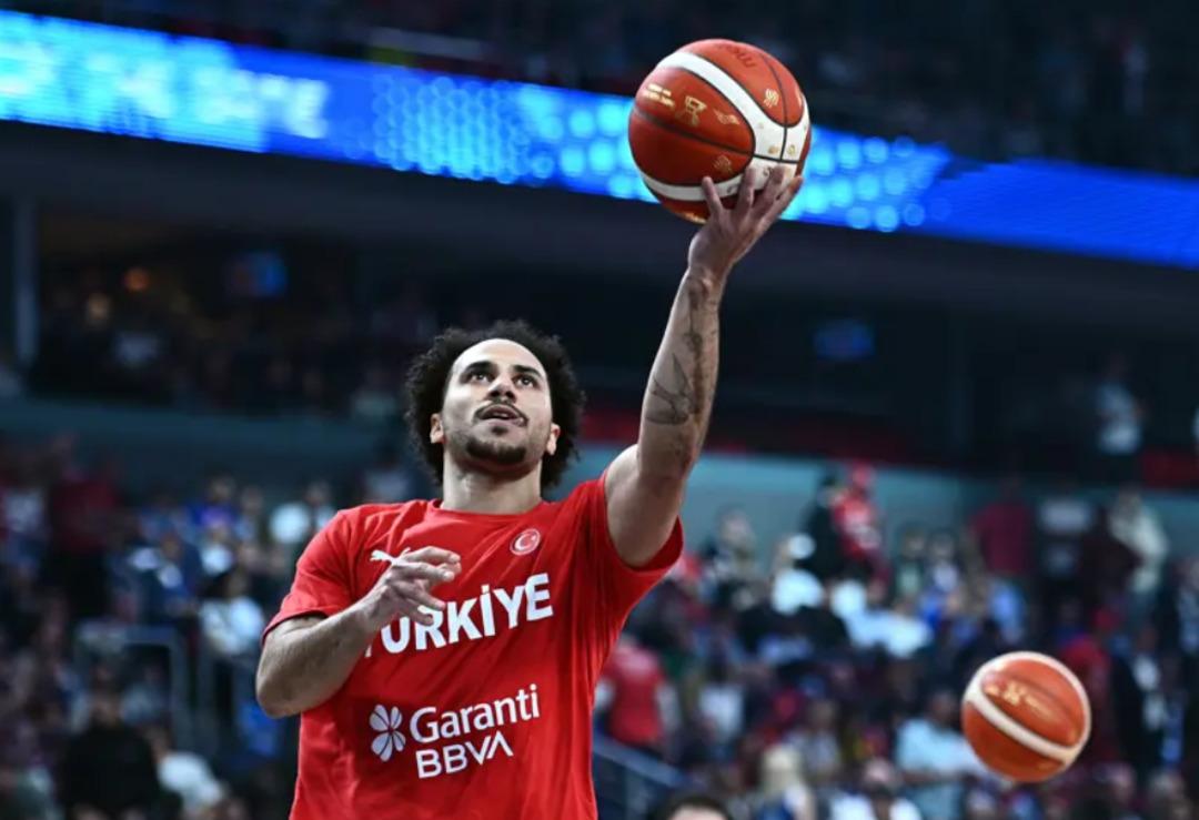 Paylaştığı mesajla açıkladı! 12 Dev Adam ın yıldızı milli takımı bıraktığını açıkladı 2