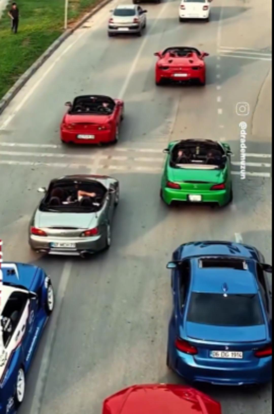 Başkan  nirvana  deyip Ferrari yle açmıştı: Bir ayda lastik parçalar hale geldi! Sivas ın drift pisti eleştiri yağmurunda 1