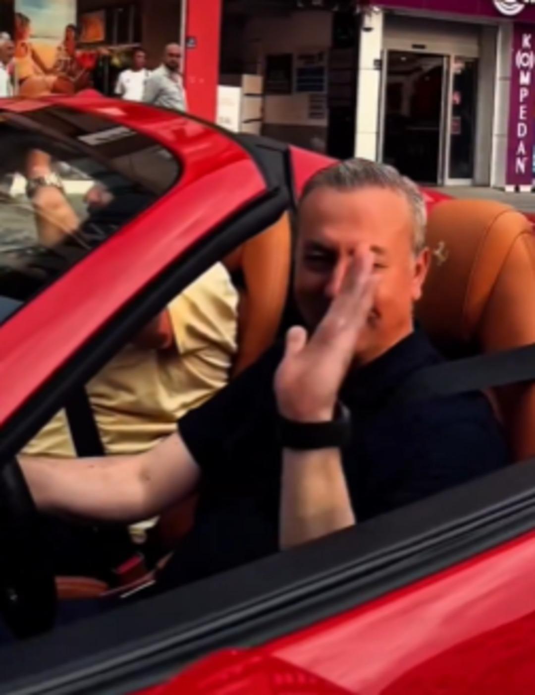 Başkan  nirvana  deyip Ferrari yle açmıştı: Bir ayda lastik parçalar hale geldi! Sivas ın drift pisti eleştiri yağmurunda 4