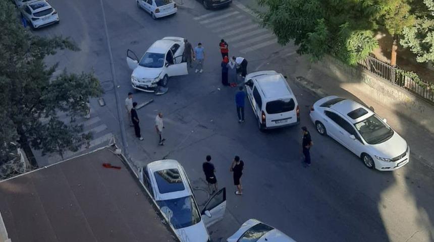 Batman'da 2 otomobil çarpıştı: 1 yaralı