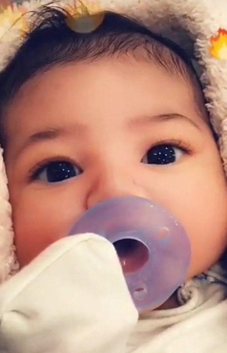 Kylie Jenner kızının yüzünü ilk kez gösterdi G2