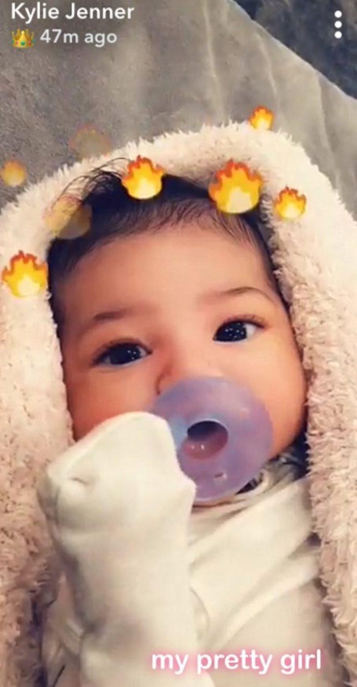 Kylie Jenner kızının yüzünü ilk kez gösterdi G3