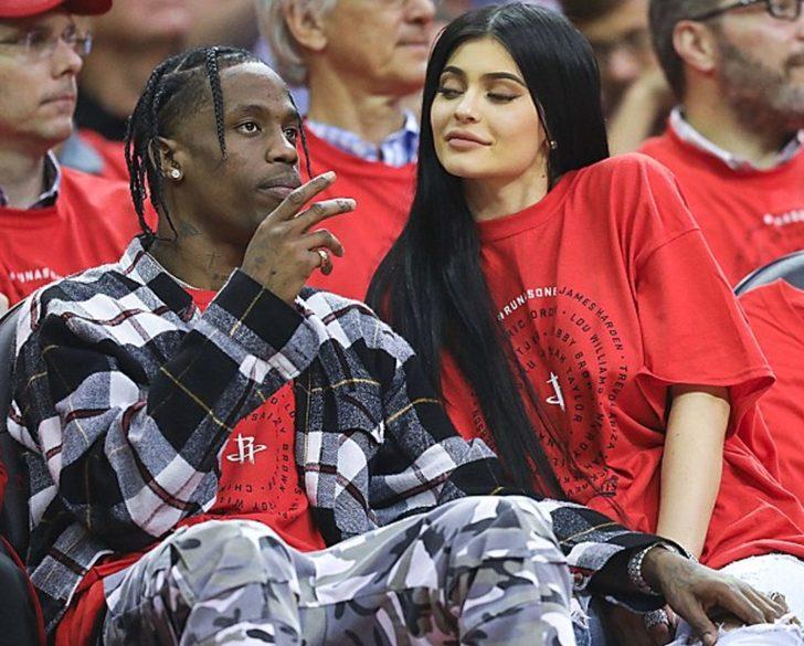 Kylie Jenner kızının yüzünü ilk kez gösterdi G5