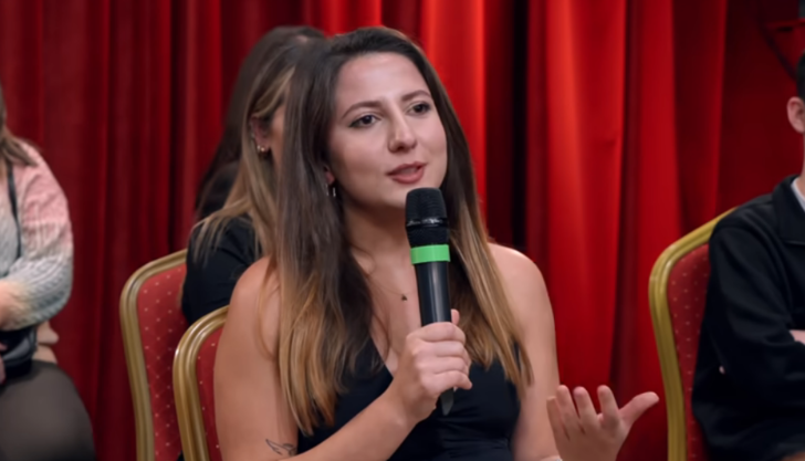 Hasan Can Kaya Disney'e hızlı bir giriş yaptı! Dekolteli konuğu görünce dayanamadı! "Pavyon mu lan burası?" G4