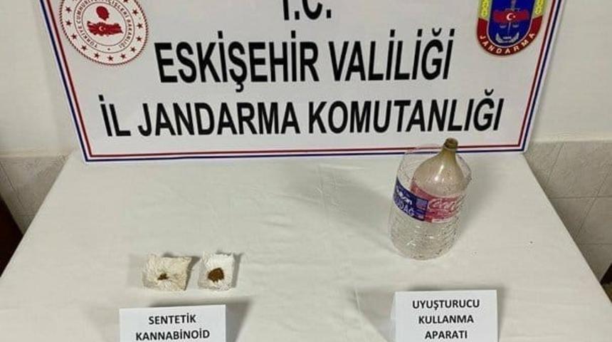 Jandarma Eskişehir’e uyuşturucu getiren 2 şüpheliyi yakaladı