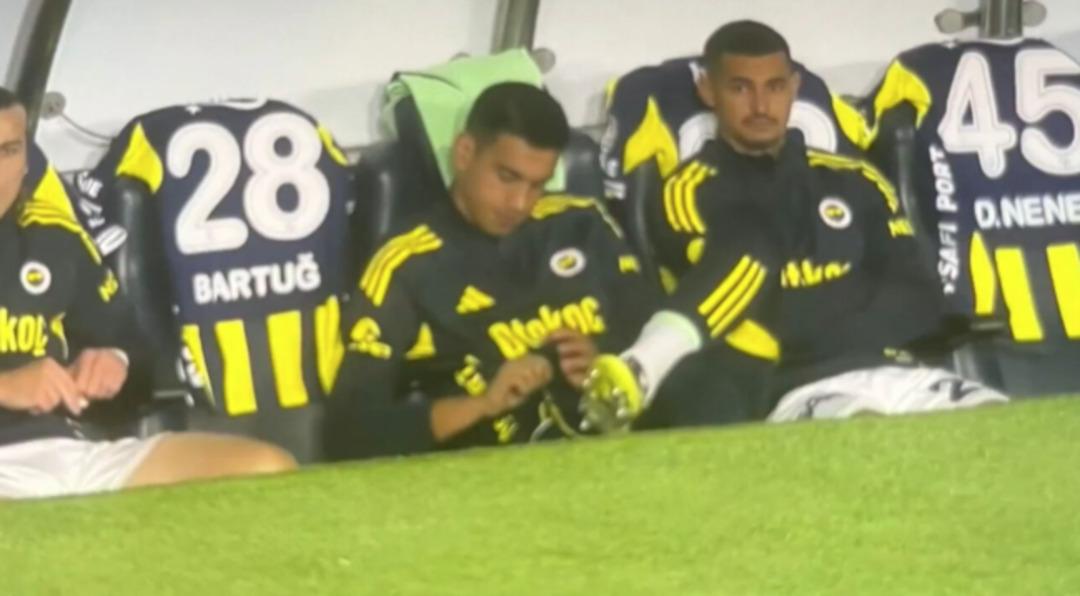 Ümit Özat o görüntüyü görünce çileden çıktı! Fenerbahçeli futbolcuya demediğini bırakmadı: Sen kimsin ya? 3