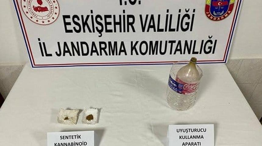Jandarma Eskişehir'e uyuşturucu getiren 2 şüpheliyi yakaladı