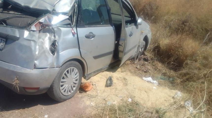 Tarım arazisine devrilen otomobilde 4 kişi yaralandı