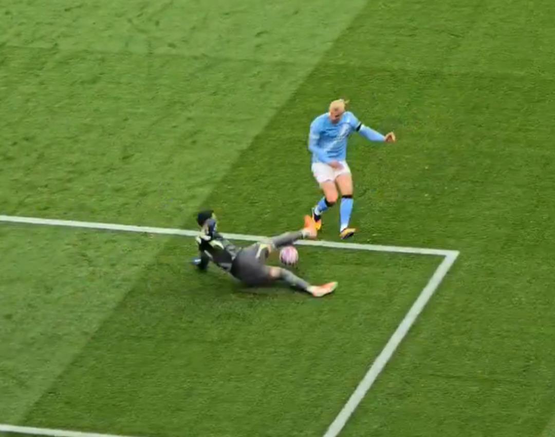 Tüm İngiltere Altay Bayındır ın maçtaki son hareketini konuşuyor! 1