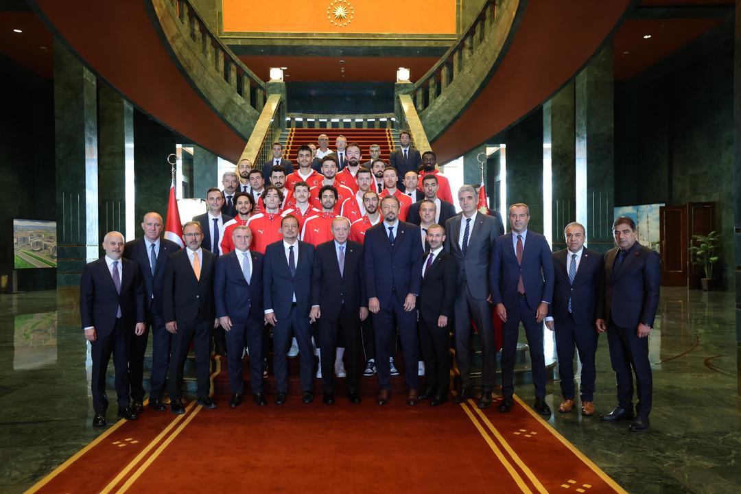 Cumhurbaşkanı Erdoğan dan 2025 Avrupa Basketbol Şampiyonası nda 2. olan A Milli Erkek Basketbol Takımını tebrik etti 1