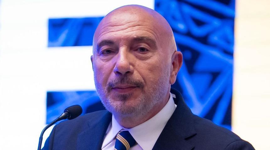 Fenerbahçe'de seçime günler kala sürpriz hamle! Hakan Bilal Kutlualp, başkan adaylığından Sadettin Saran lehine çekildi