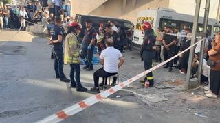 Esenyurt'ta acı olay! Servis minibüsünün çarptığı anne yaralandı, bebeği hayatını kaybetti