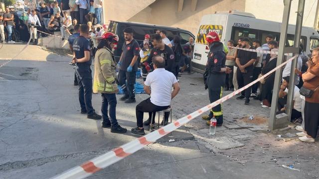 Esenyurt'ta acı olay! Servis minibüsünün çarptığı anne yaralandı, bebeği hayatını kaybetti