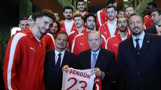 Cumhurbaşkanı Erdoğan'dan 2025 Avrupa Basketbol Şampiyonası'nda 2. olan A Milli Erkek Basketbol Takımını tebrik etti