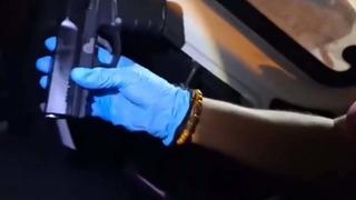 İzmir'in 3 ilçesinde eş zamanlı operasyon! Otomobilin gizli bölmesinden tabanca çıktı