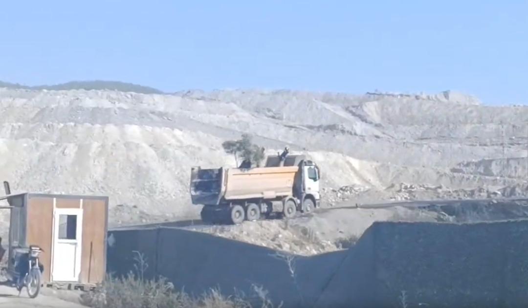 Akbelen Ormanı’nda, asırlık zeytin ağaçları kepçelerle söküldü! Köylüler gözyaşlarıyla tepki gösterdi 2