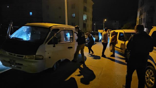 Çorum da "dur" ihtarına uymayan araç sürücüsünün çarptığı polis yaralandı 2