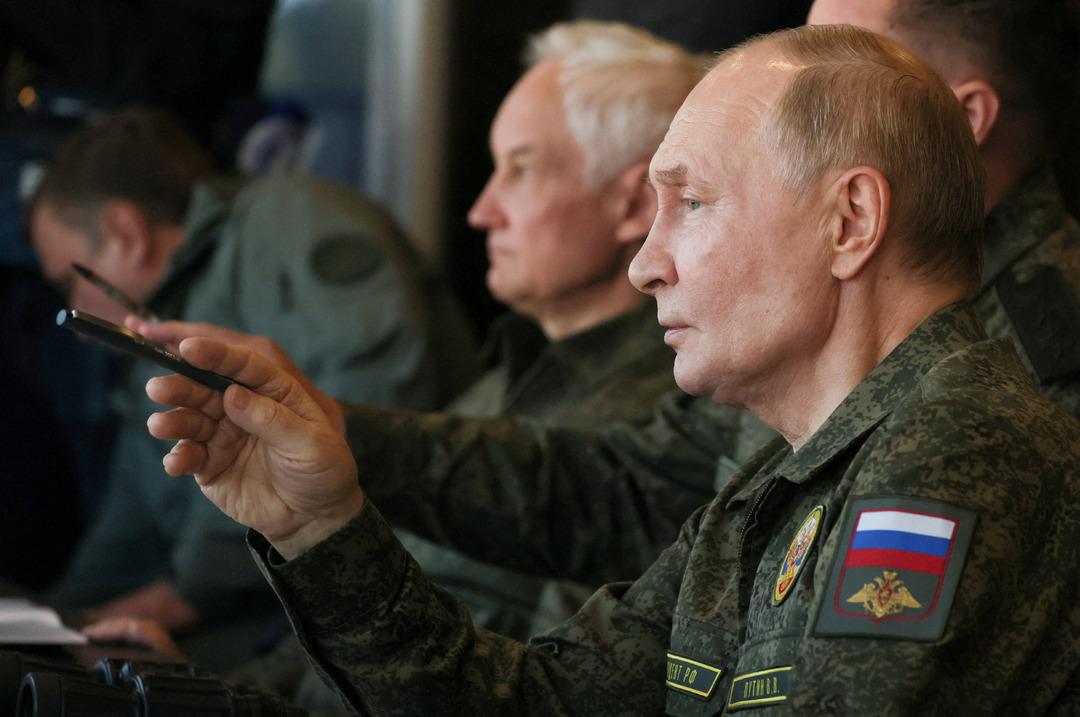 Putin askeri üniforma giydi! Belarus ile ortak tatbikatta gövde gösterisi 3