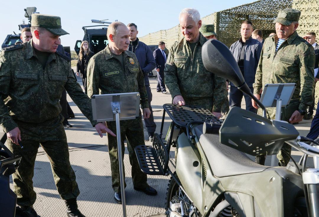 Putin askeri üniforma giydi! Belarus ile ortak tatbikatta gövde gösterisi 4