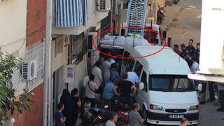 Barış 310 kiloydu… Cenazesi evinden böyle çıkarılabildi! 