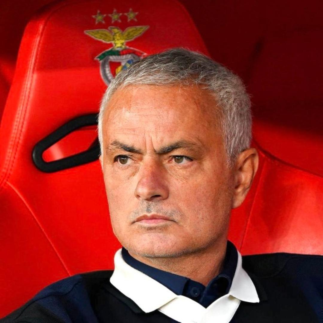 Fenerbahçe nin eski teknik direktörü Jose Mourinho nun takımı açıklanıyor! Gece yarısı duyuruldu! Şampiyonlar Ligi nde gelen mağlubiyet ayrılık getirdi... 2