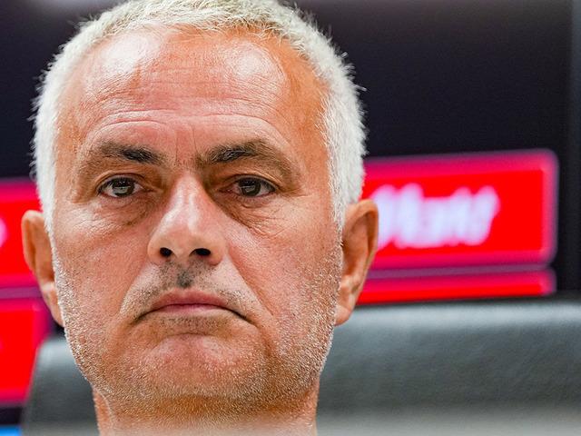 Fenerbahçe'nin eski teknik direktörü Jose Mourinho'nun takımı açıklanıyor! Gece yarısı duyuruldu! Şampiyonlar Ligi'nde gelen mağlubiyet ayrılık getirdi...