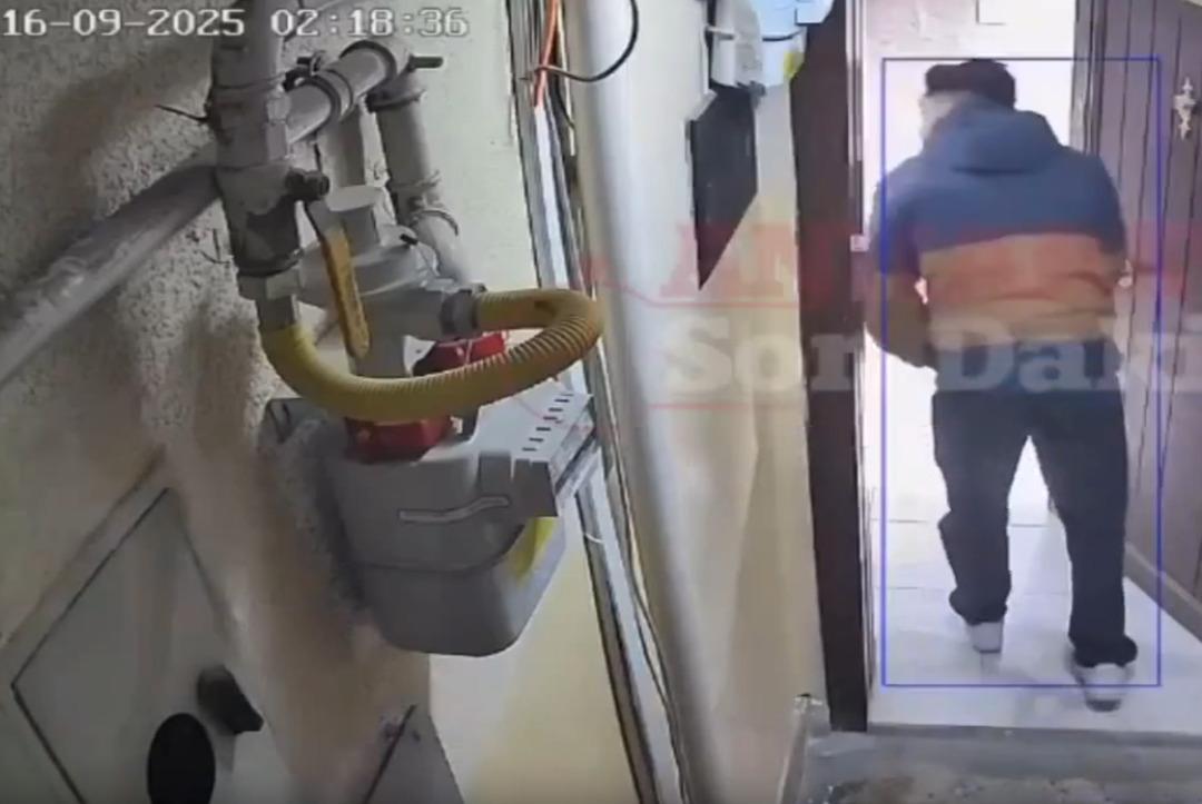 Ankara da kurye skandalı! Kapıyı genç kadın açınca içeri girmeye kalktı... Kameraya yansıdı, viral oldu 1