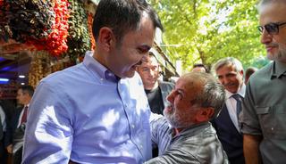 Bakan Kurum'un yanına gelip gözyaşlarıyla teşekkür etti! 'Anahtarımı aldım'