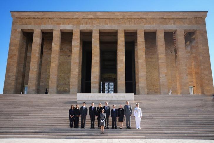 Japon Prenses Anıtkabir'de! Dikkat çeken tırnak ve broş detayı...  G2