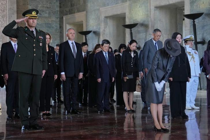 Japon Prenses Anıtkabir'de! Dikkat çeken tırnak ve broş detayı...  G3