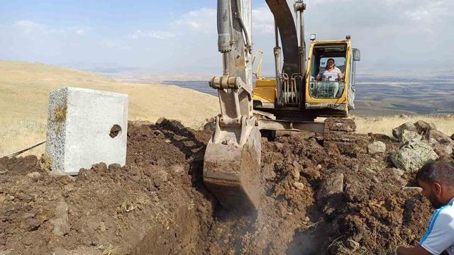 Horasan’ın Mollamelik Mahallesi’nde yarım asırlık su sorunu çözüldü