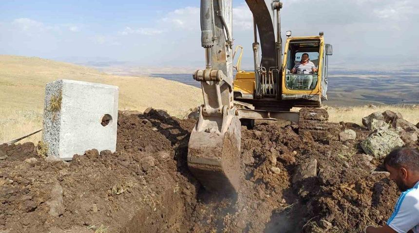 Horasan’ın Mollamelik Mahallesi’nde yarım asırlık su sorunu çözüldü