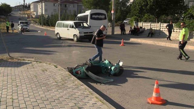 Tavşanlı da minibüs ile motosiklet çarpıştı: 2 Yaralı 1