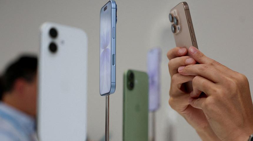 iPhone kullanıcılarından Apple'a iOS 26 isyanı: "Telefonumu tuğlaya çevirdi"