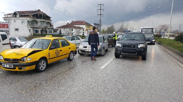 Düzce’de zincirleme trafik kazası meydana geldi